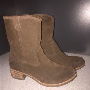 Ugg Suede Boots 7.5